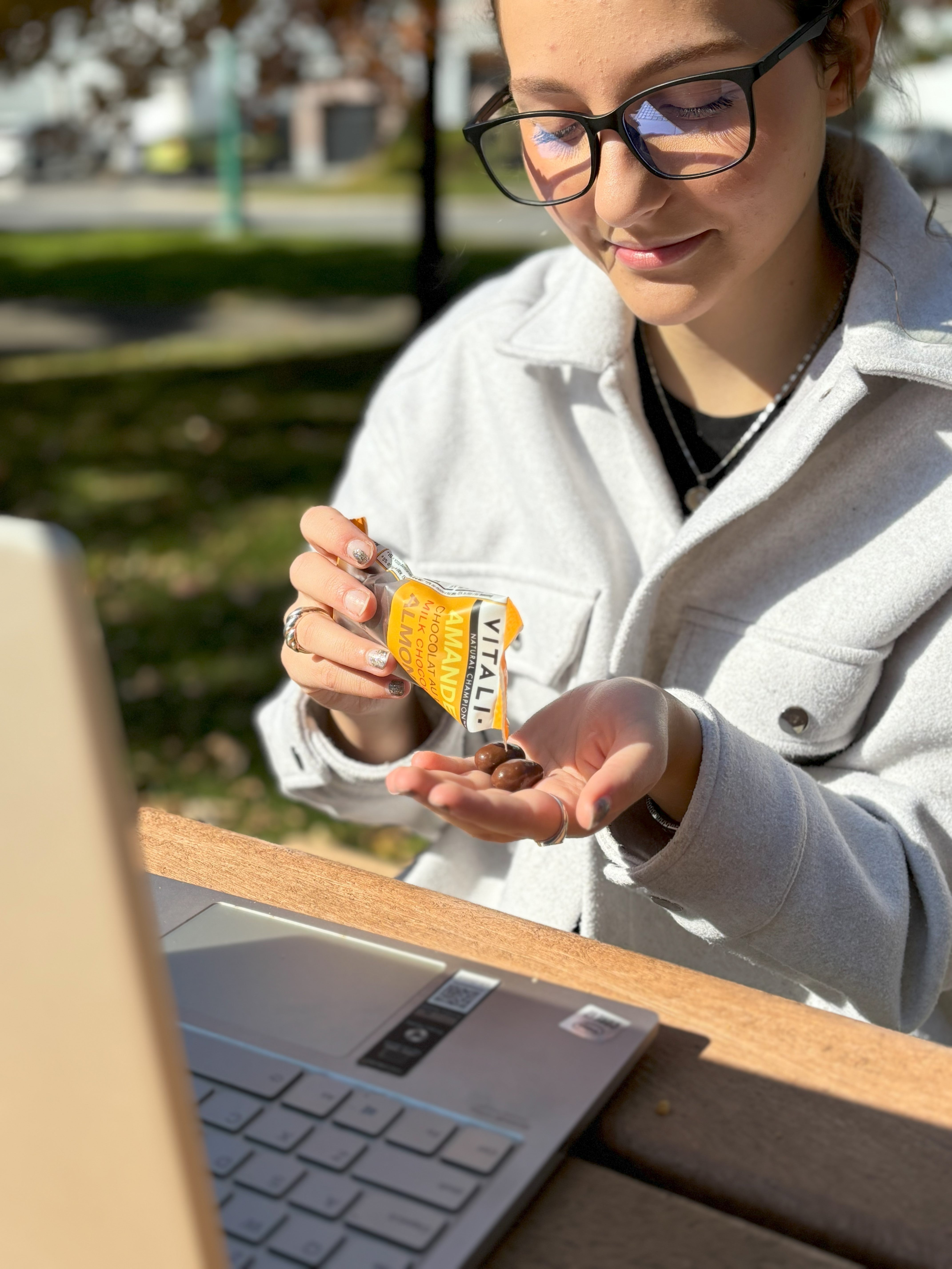 Collations mélange de noix amandes chocolat au lait - boîte de 15x50G - Vitali-T - Vitali-T Snacks/Collations